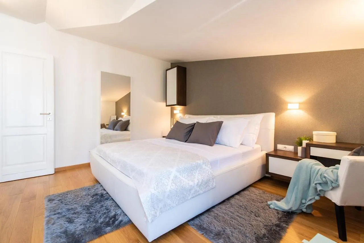 Apartments Belmat Trogir 0*,