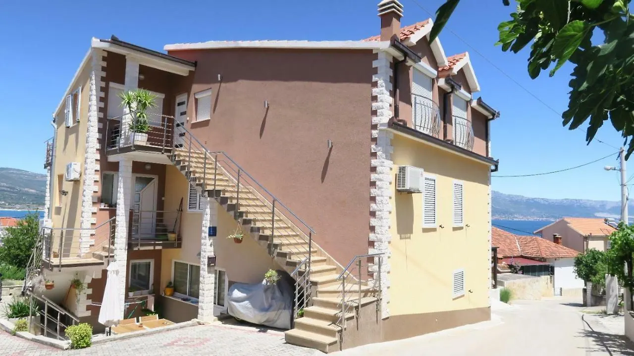Apartments Belmat تروغير